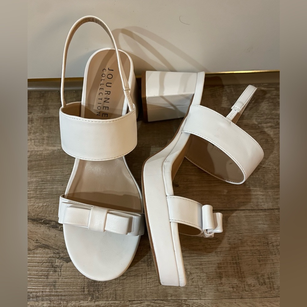 JOURNEE COLLECTION BROOKAN SANDAL